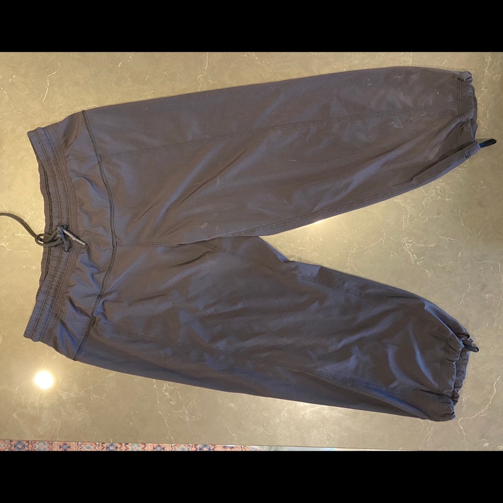 Lululemon crop jogger